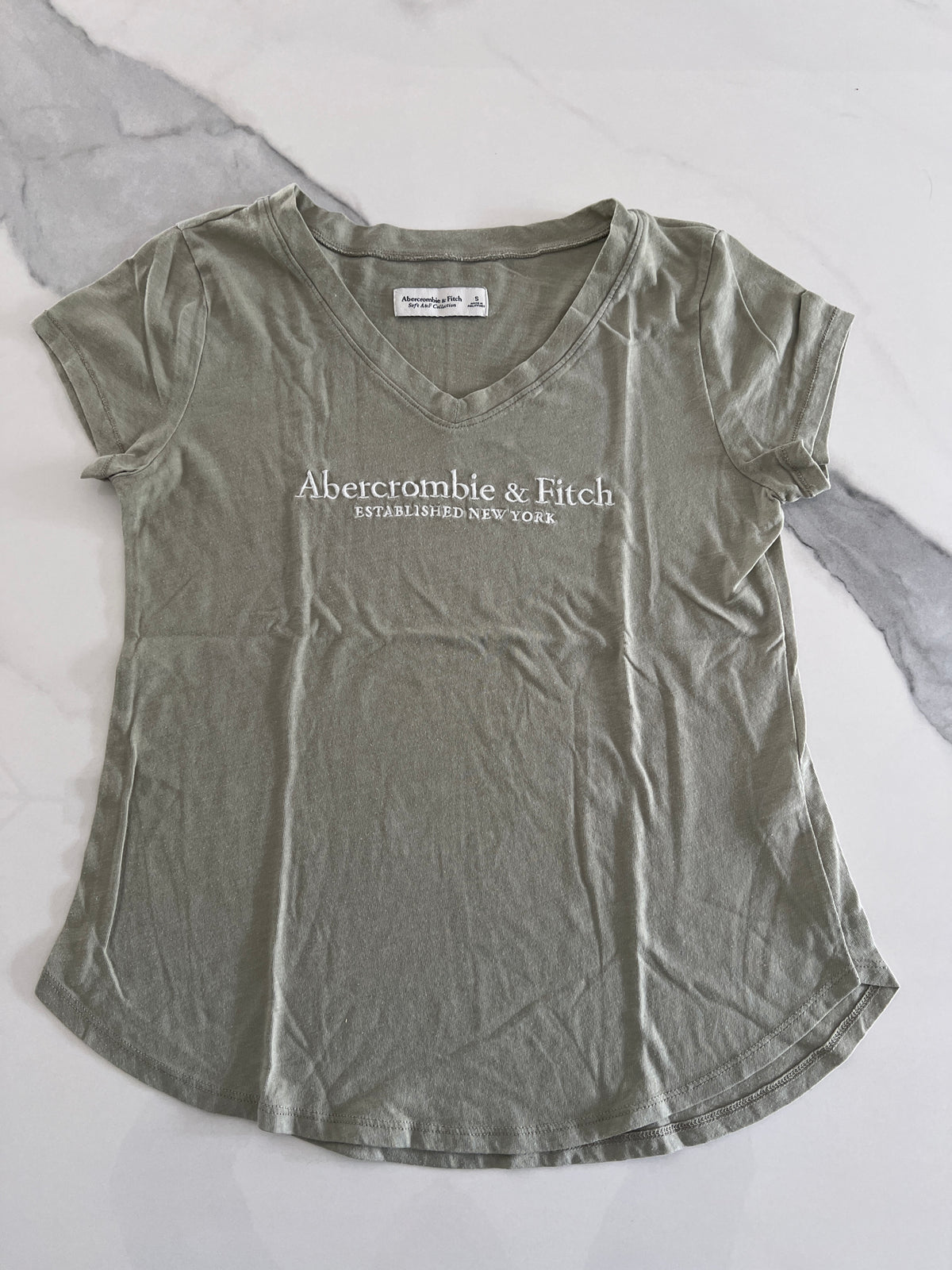 Abercrombie SS vneck top Sage Grn szS EUC - size Junior - S (3/5)