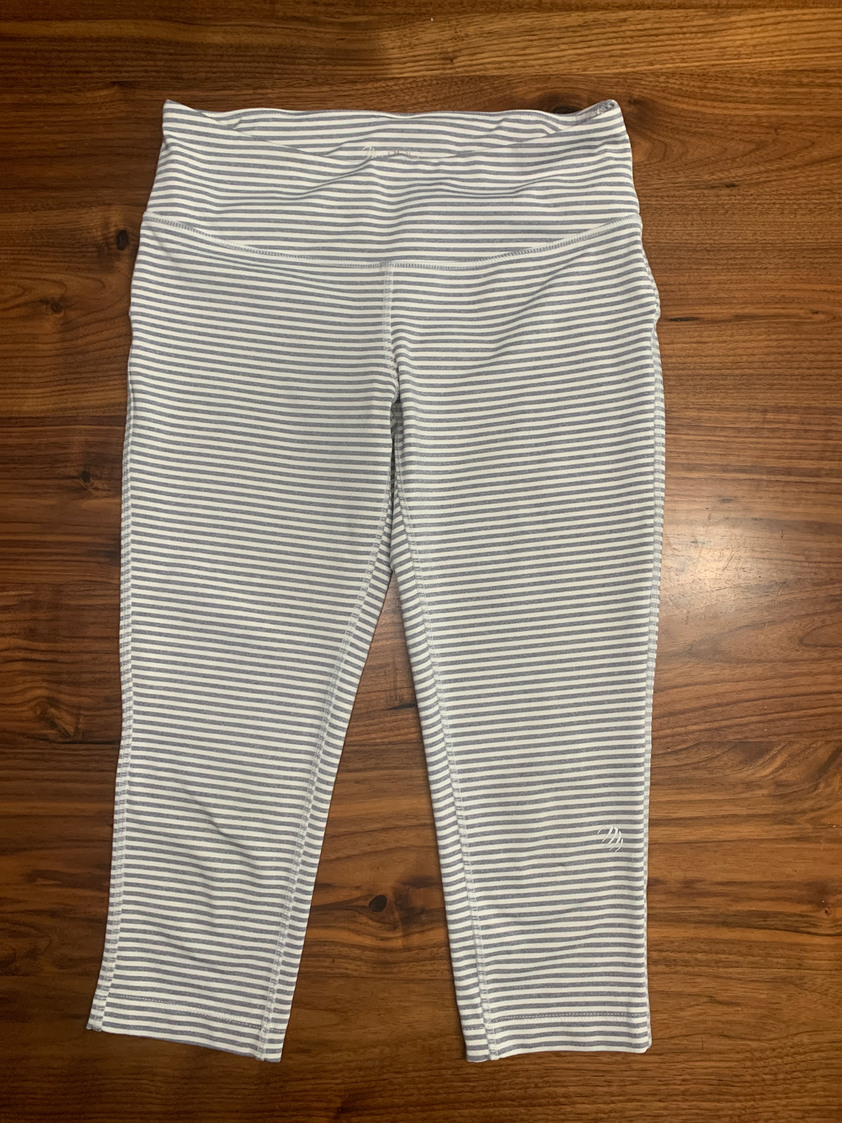 MPG wht/grey strp capris SzAS VGUC - size Women - S (4/6)
