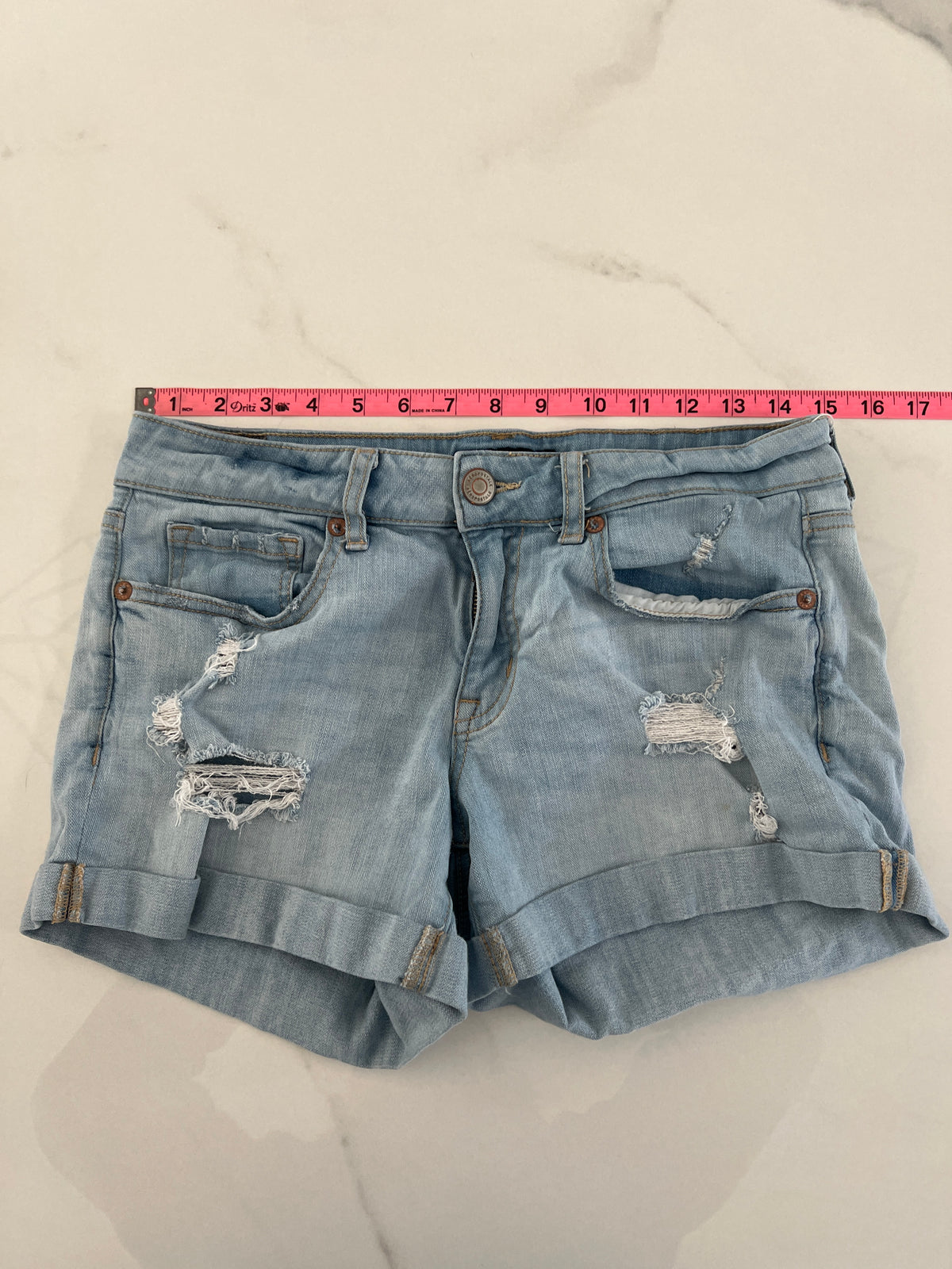Aeropostale jean shrts Sz8 low rise midi lt wsh - size Junior - M (7/9)