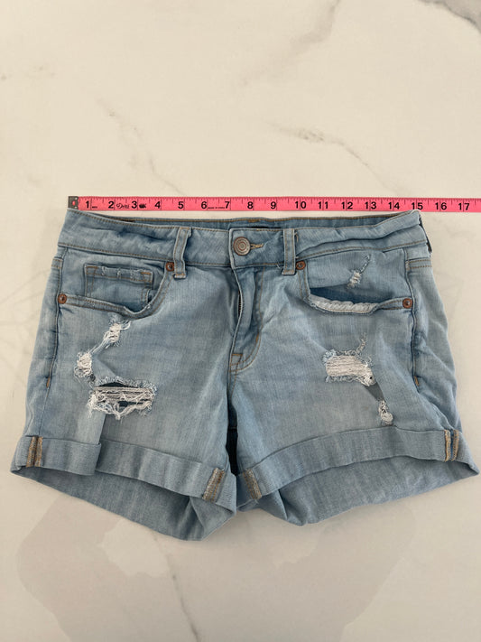 Aeropostale jean shrts Sz8 low rise midi lt wsh - size Junior - M (7/9)
