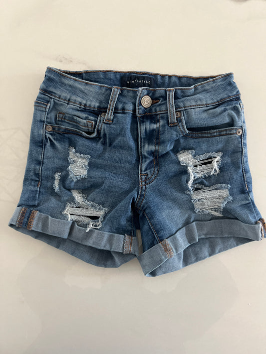 Aero jean shorts sz 2 EC Low rise midi Med wash - size Junior - XS (0/1)