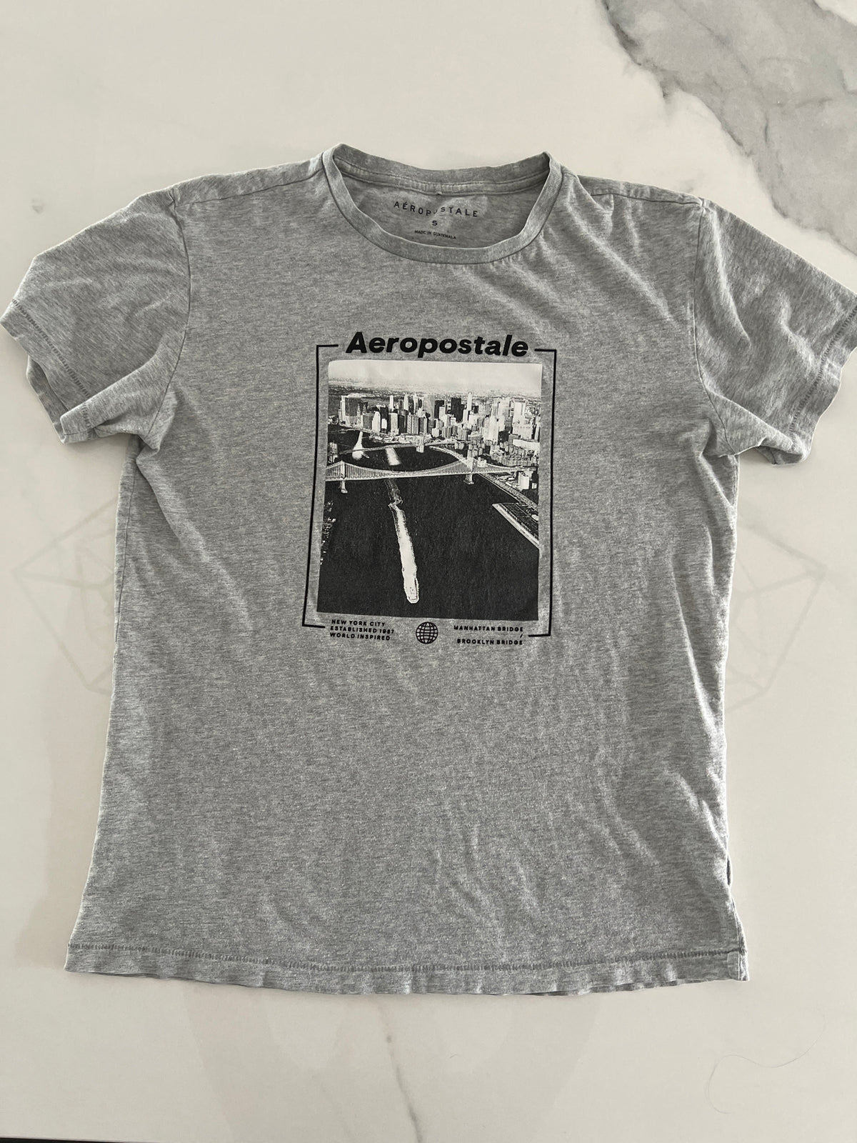 Aeropostale SS t-shirt SzS lt hthr gray NYC - size Teen/Men - S (29-31)