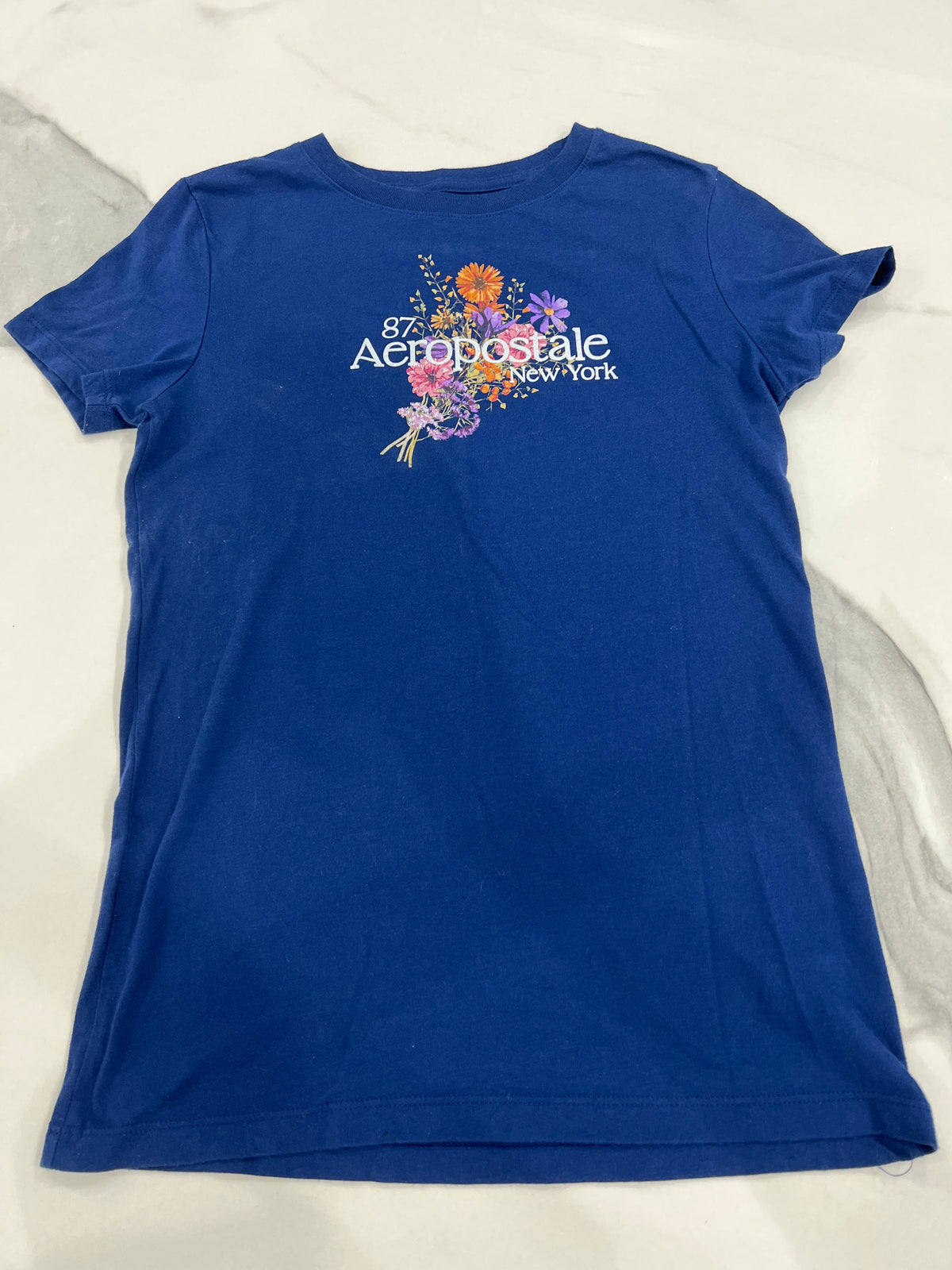 Aeropostale SS top blue W/ flowers szM fits lk S - size Junior - S (3/5)
