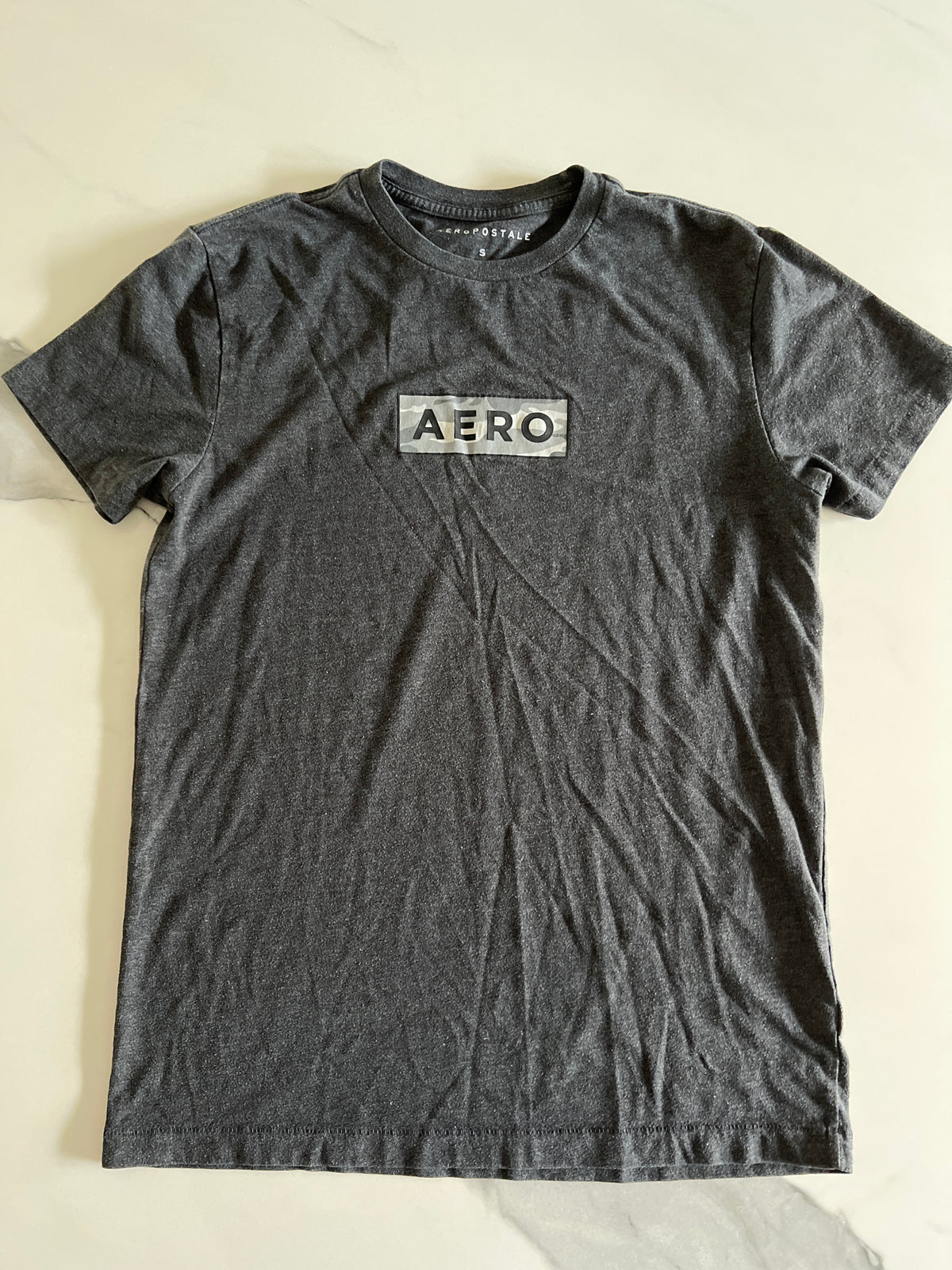 Aeropostale SS shirt szS Drk hthr gray aero camo - size Teen/Men - S (29-31)