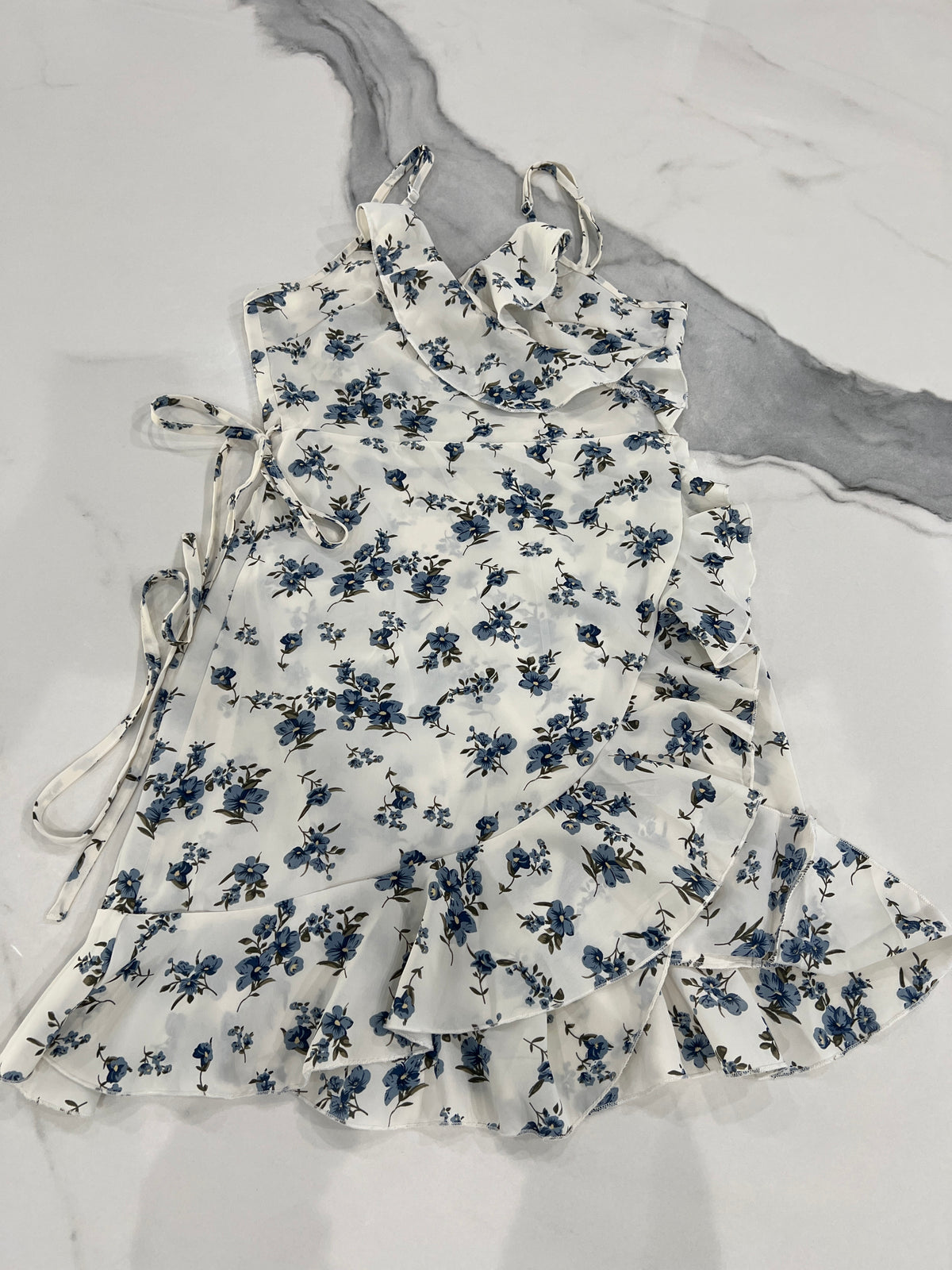 Chiffon wrap dress SzM fts lk S blue floral - size Junior - S (3/5)