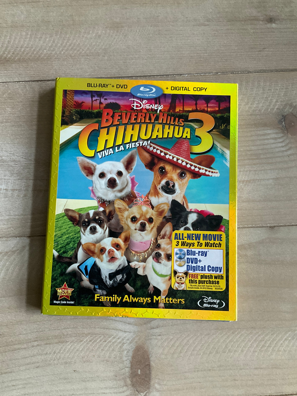 DISNEY BEVERLY HILLS CHIHUAHUA 3 - NEW