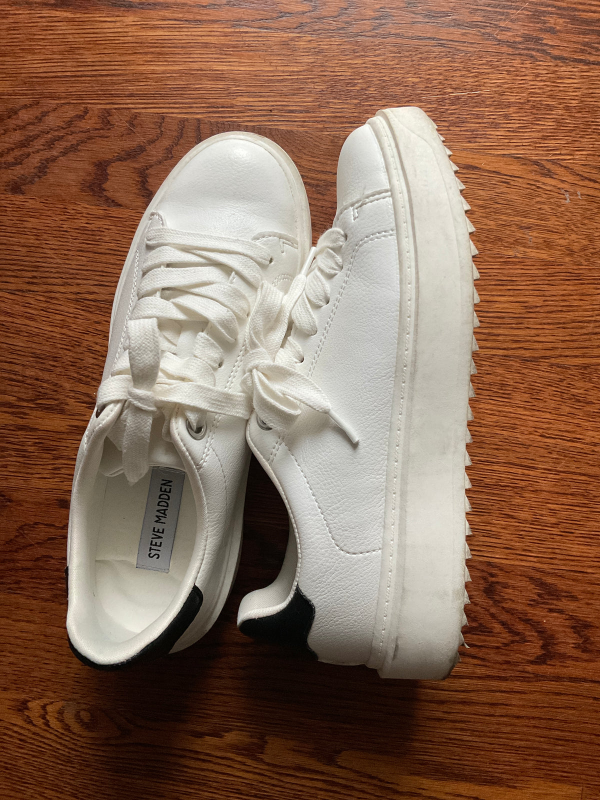 STEVE MADDEN SNEAKER WHITE LEATHER W/BLACK - size Shoes - Adult 9