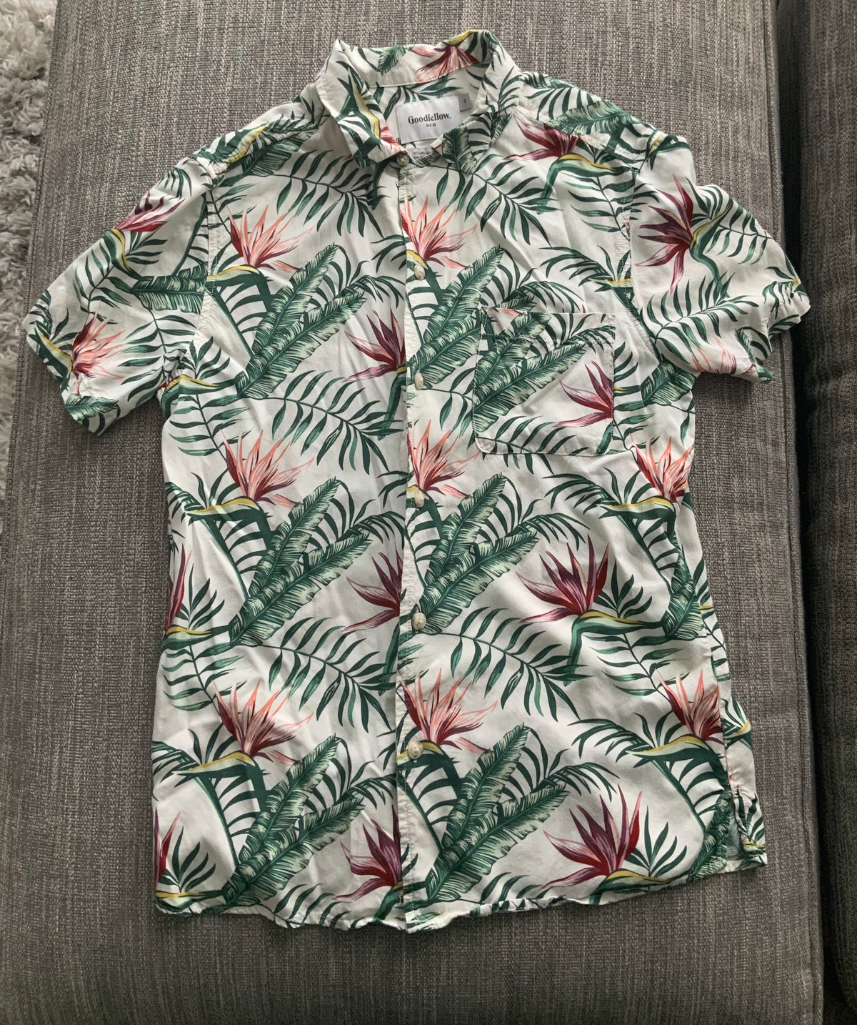 button up Hawaiian shirt goodfellow - size Teen/Men - S (29-31)