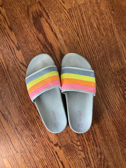 CAT & JACK SANDAL GREY W/COLORS - size Shoes - Kids 2