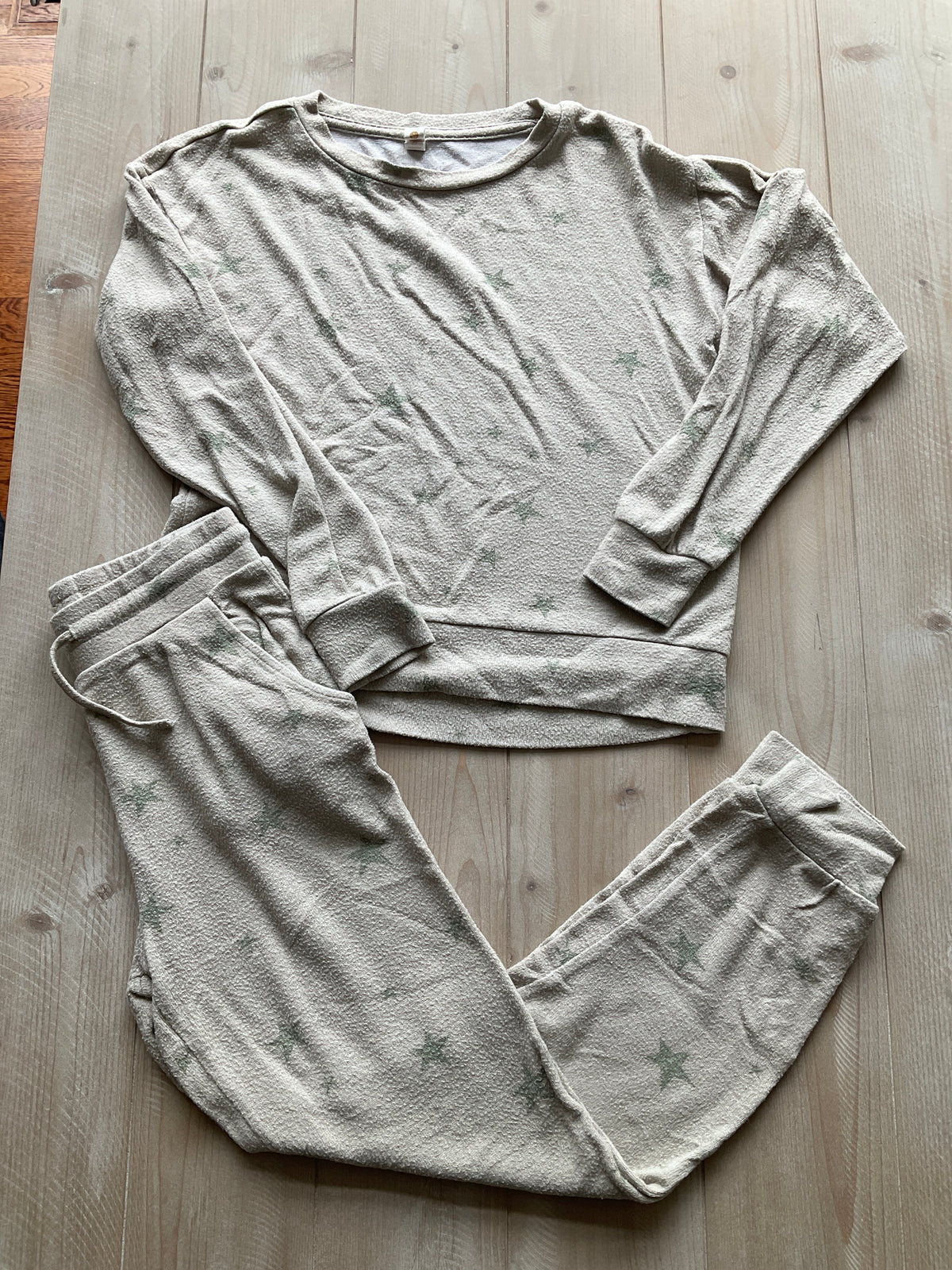 FORNIA 2 PC OUTFIT GREEN STARS - size Youth - 12 (L)