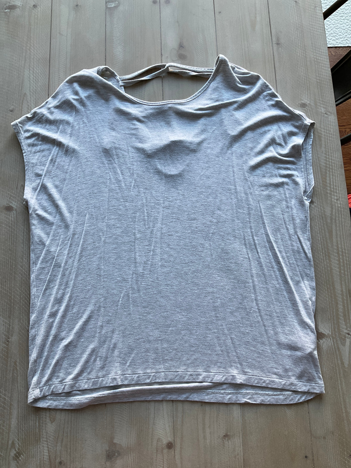 GAIAM TEE GRAY W/ SCOOP BACK - size Women - M (8/10)