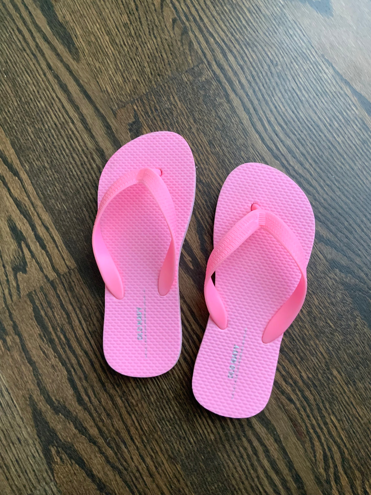 1-2 pink like new old navy flip flops