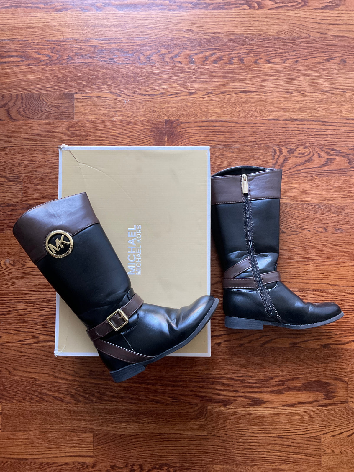 EUC MICHAEL KORS BOOTS FAUX LEATHER - size Shoes - Kids 1