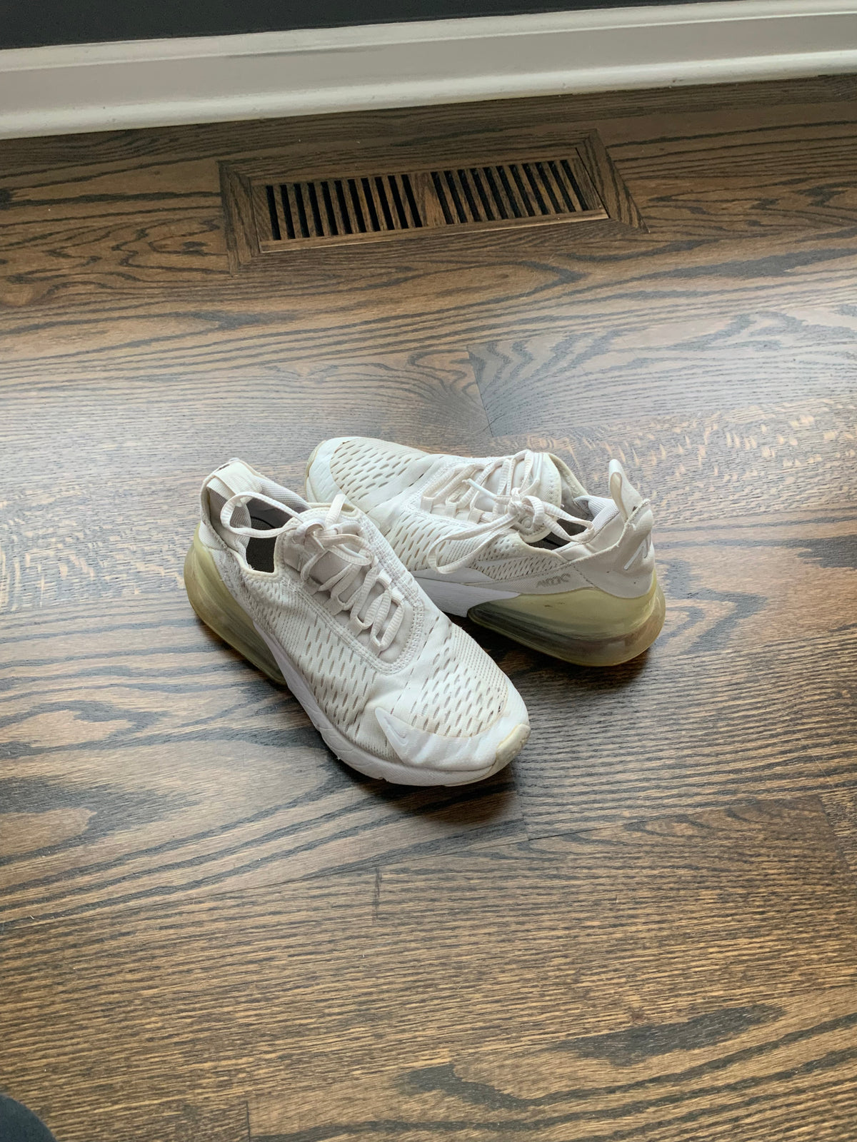 nike white 270 - size Shoes - Kids 4 1/2