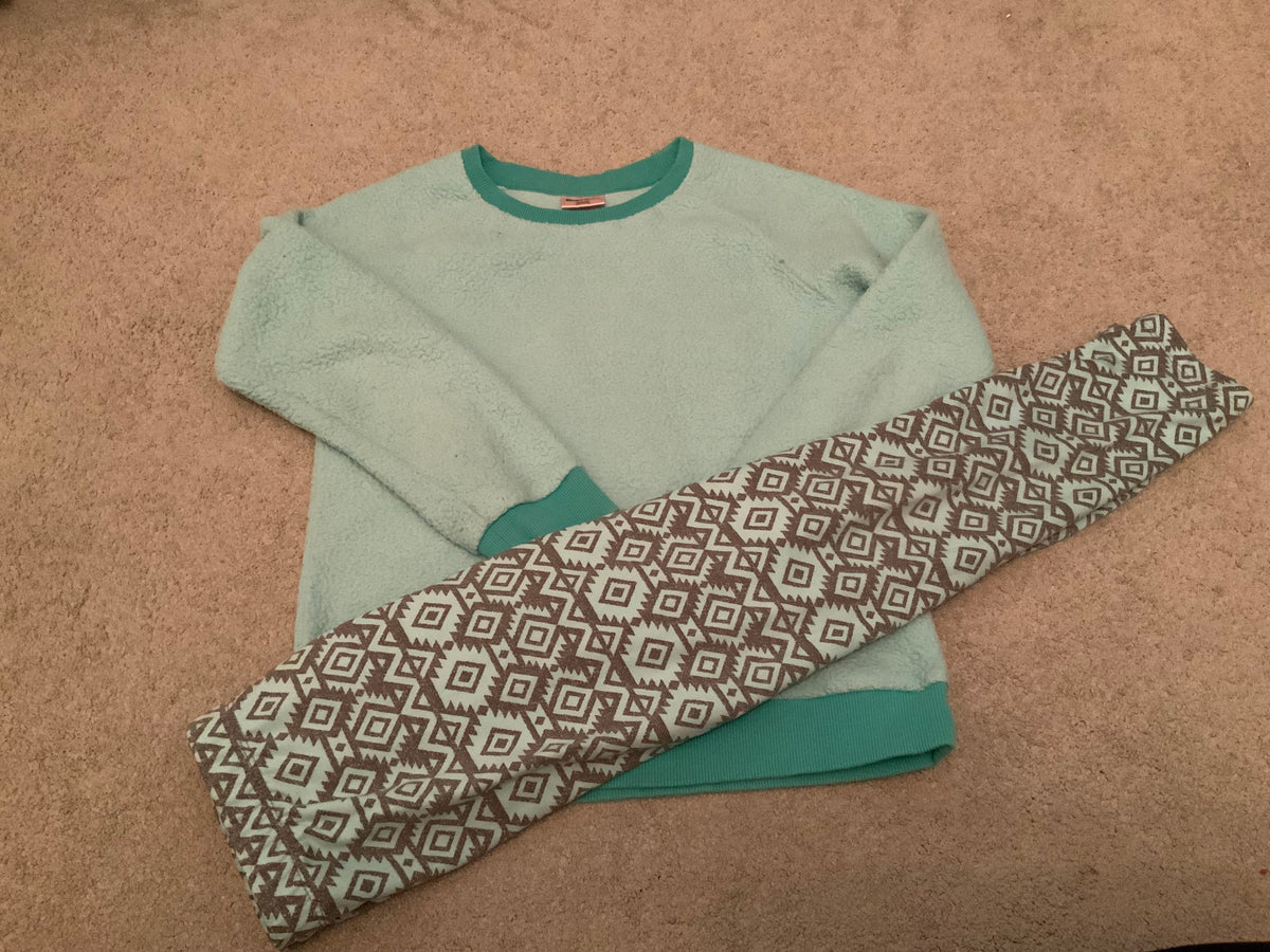 32 heat teal sweatshirt and pants