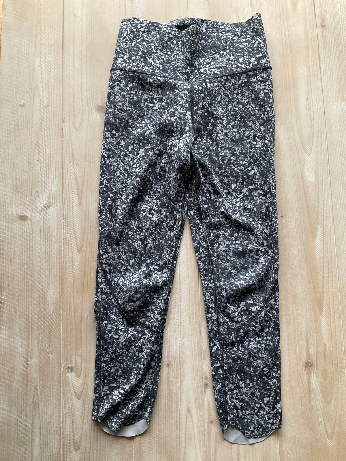 ALL IN MOTION LEGGING CURVED LEG OPENING - size Youth - 10 (L)