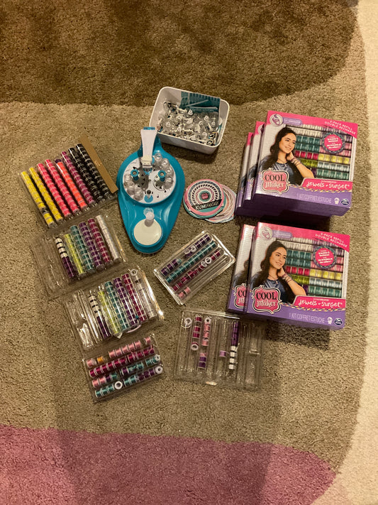 KUMI BRACELET MAKER 5 NEW KITS & LOTS OF