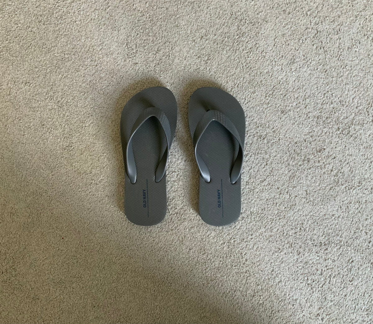 new old navy unisex grey flip flops 1/2 - size Shoes - Kids 1