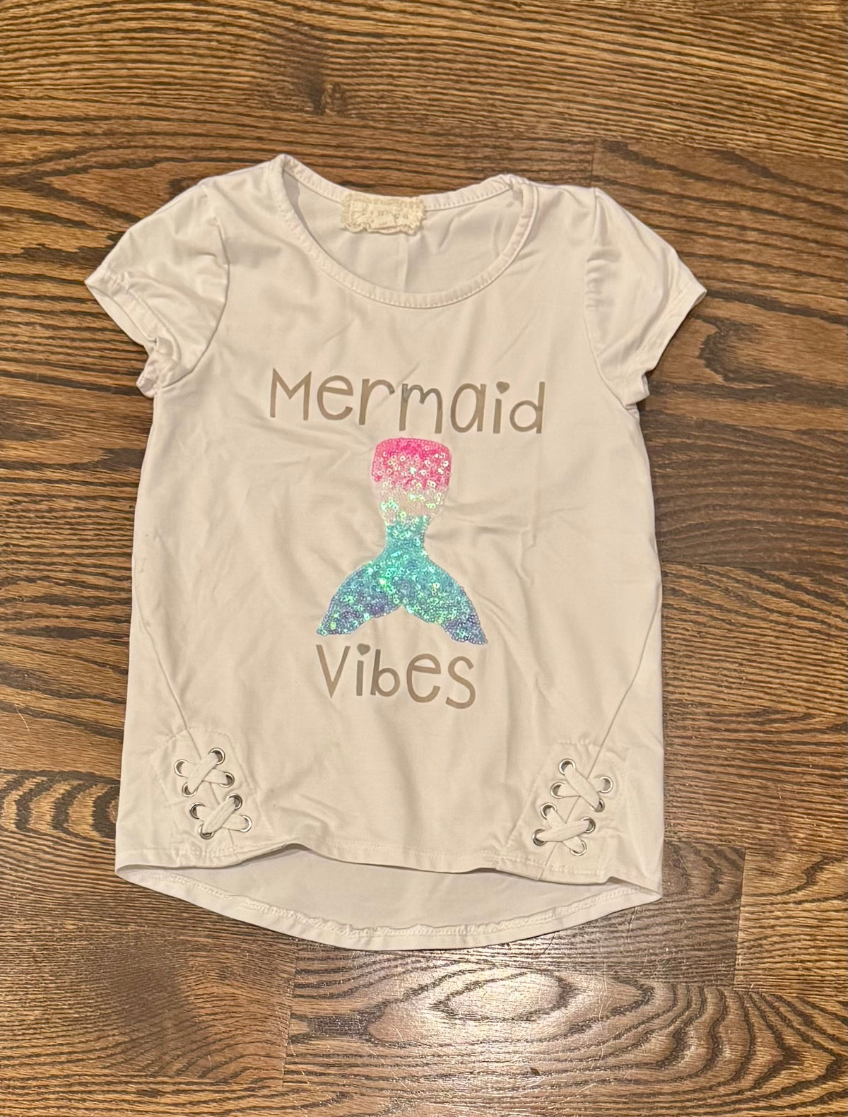 SS white top Mermaid Vibes - size Youth - 6 (S)