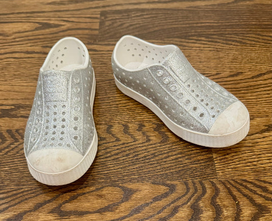 Native silver sparkle slip on shoes - size Shoes - Toddler 11