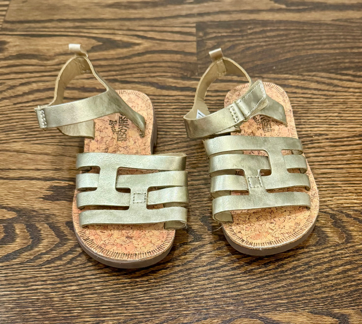 Oshkosh gold sandals - size Shoes - Toddler 10