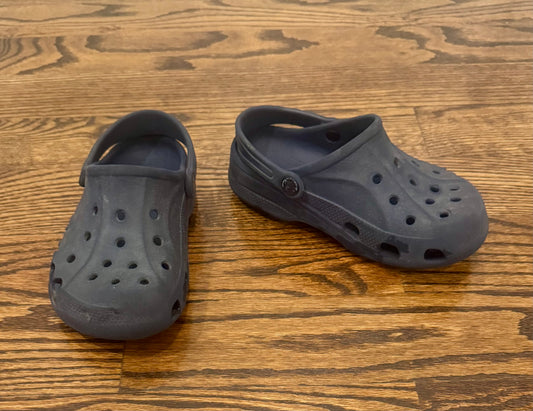 Navy blue crocs - size Shoes - Kids 4