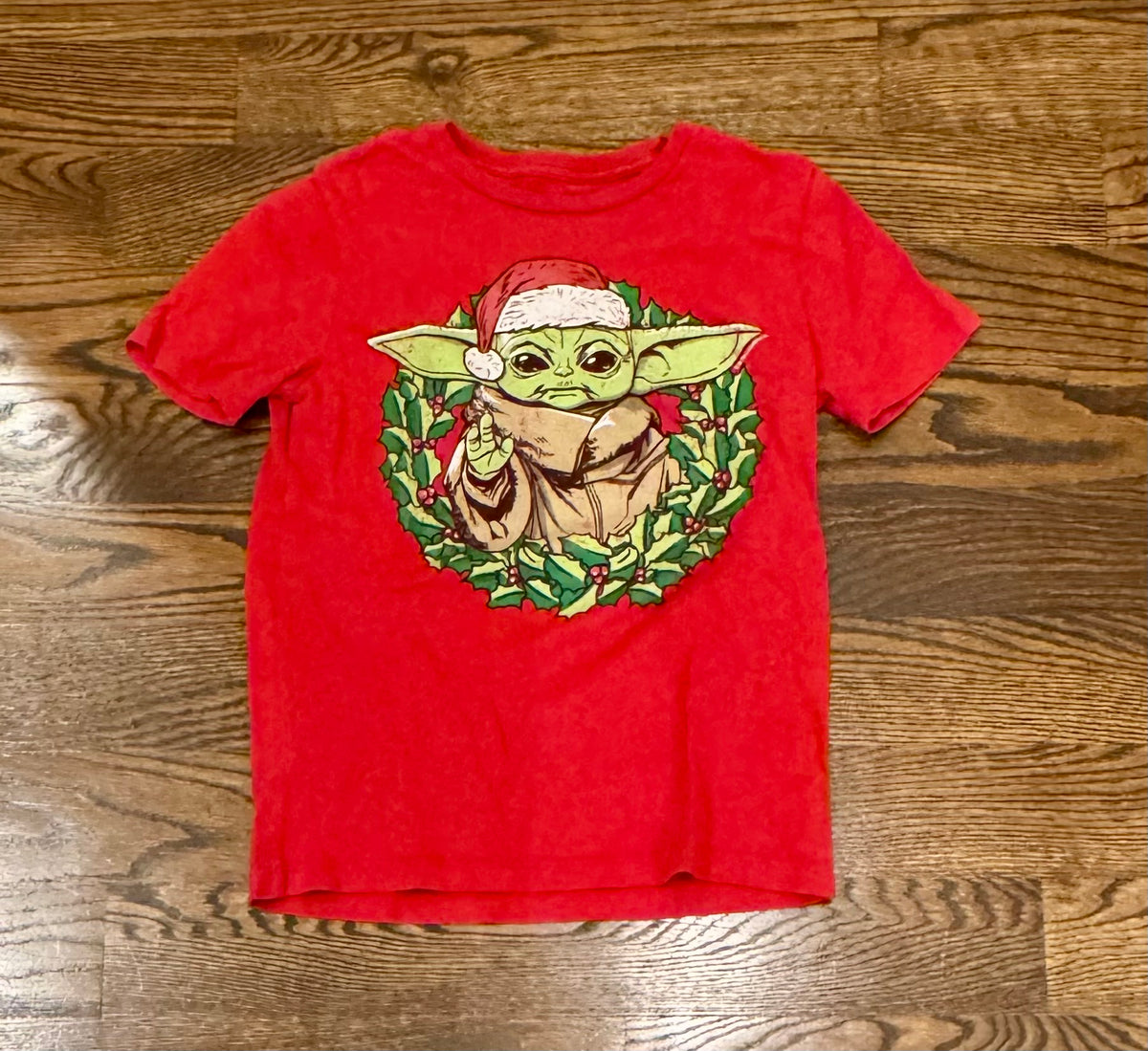 Old Navy red SS M(8) Holiday Yoda - size Youth - 8 (M)