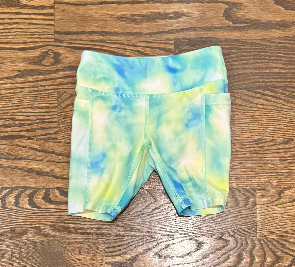 XS 4/5 green/blue tie dye biker shorts - size Youth - 4 (XS)