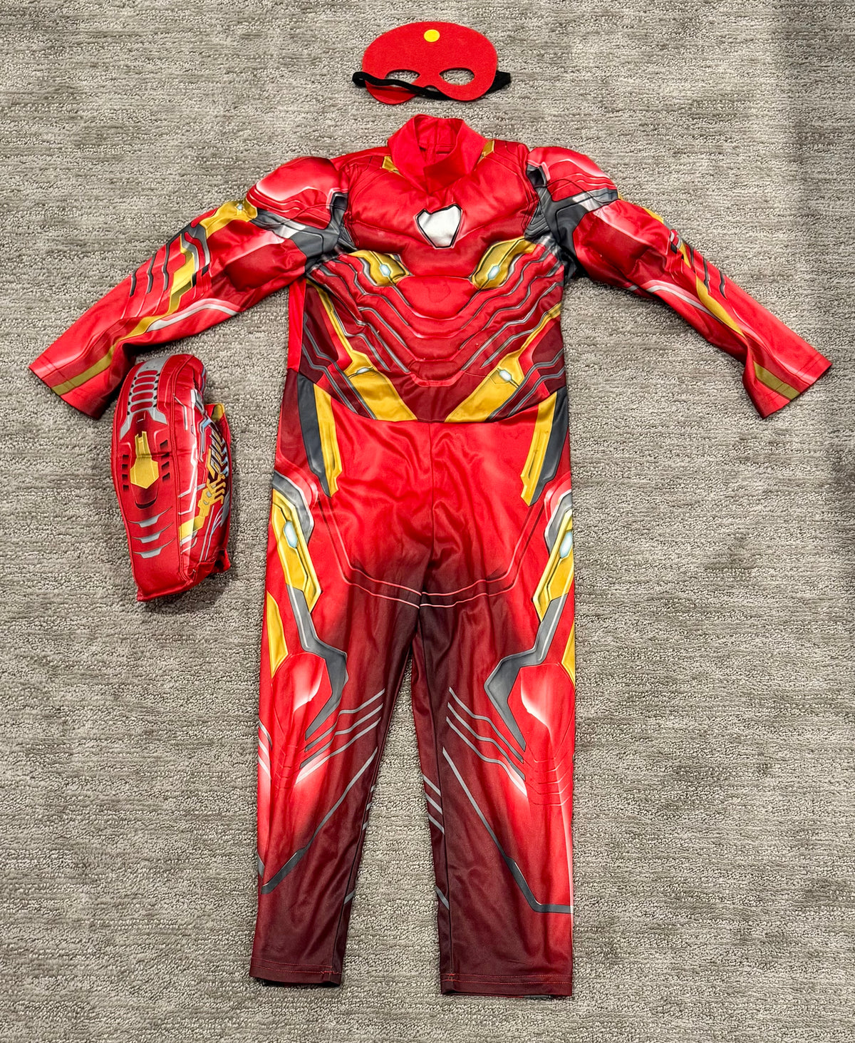 Disney 5/6 Marvel Iron Man costume - size Youth - 5 (XS)