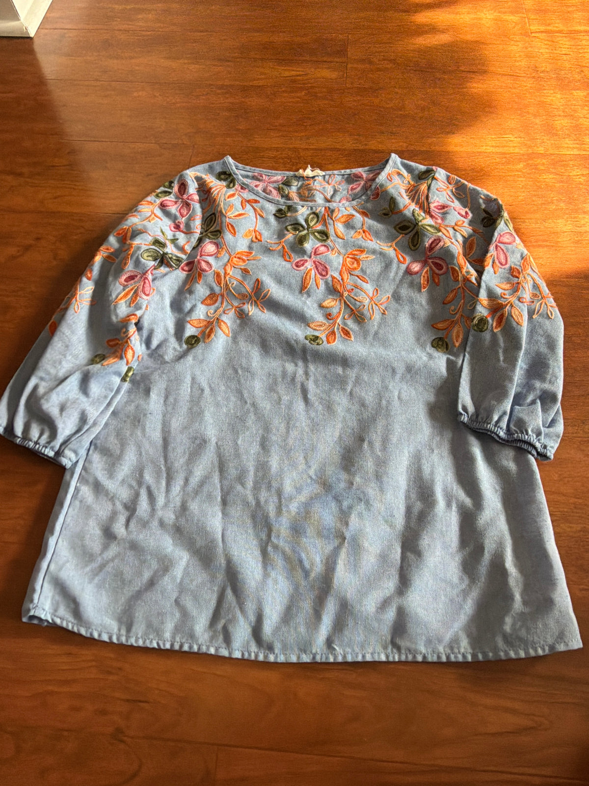Kindred Sz PS blue embroidered top - size Women - S (4/6)