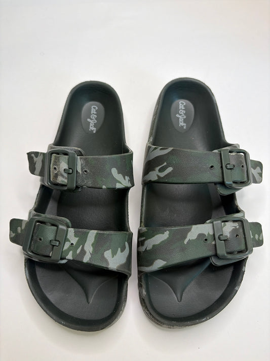 Cat & Jack camo slide on sandals fits like 2 - size Shoes - Kids 2