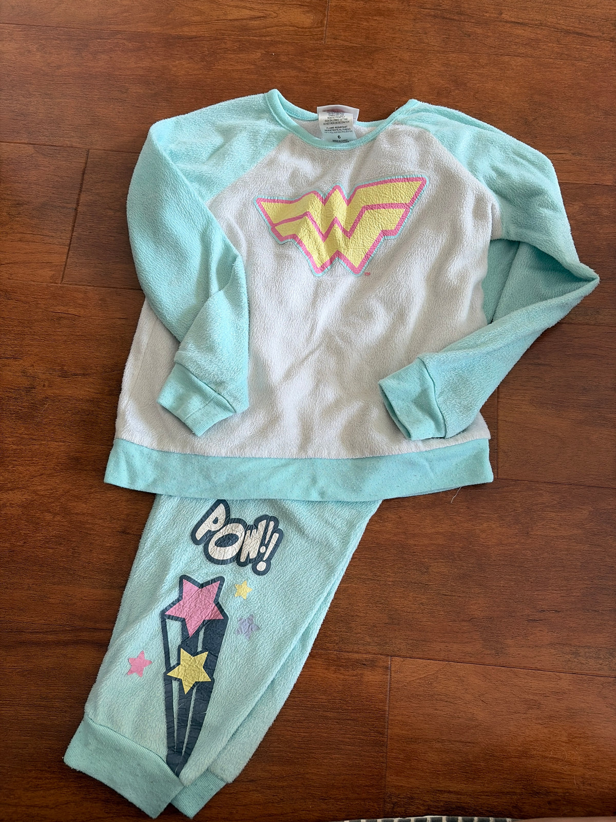 Wonder Woman fleece pjs Sz 6 - size Youth - 6 (S)
