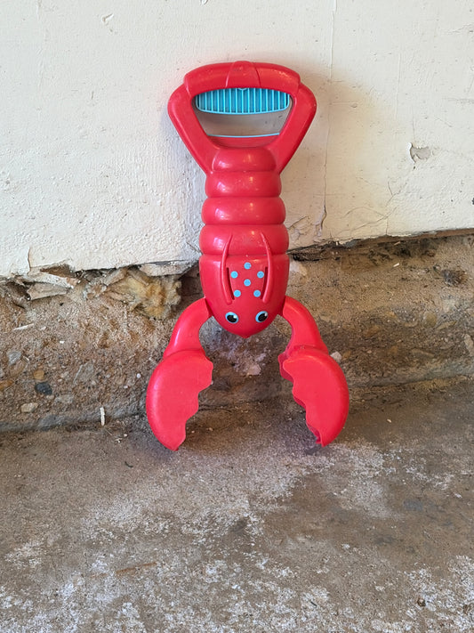 Lobster grabber toy for water play
