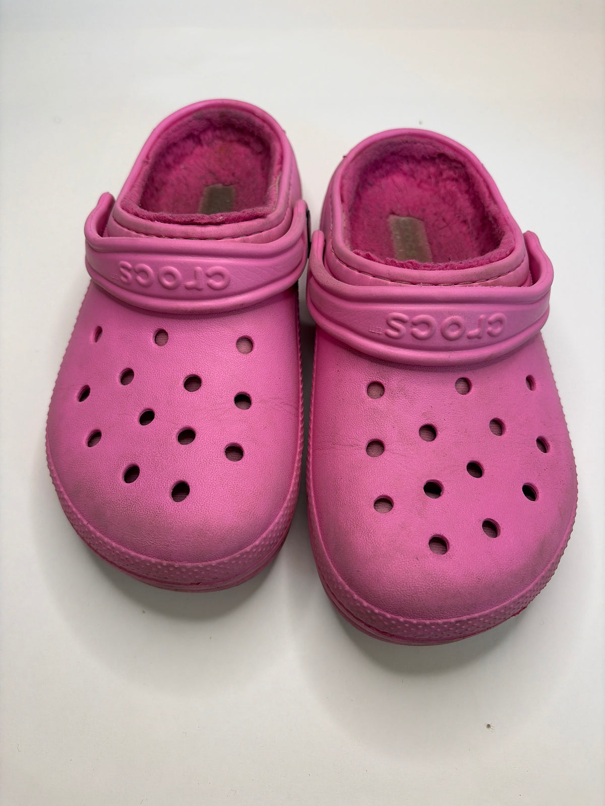 Crocs pink sandals w/ Fuzzy lining - size Shoes - Kids 2