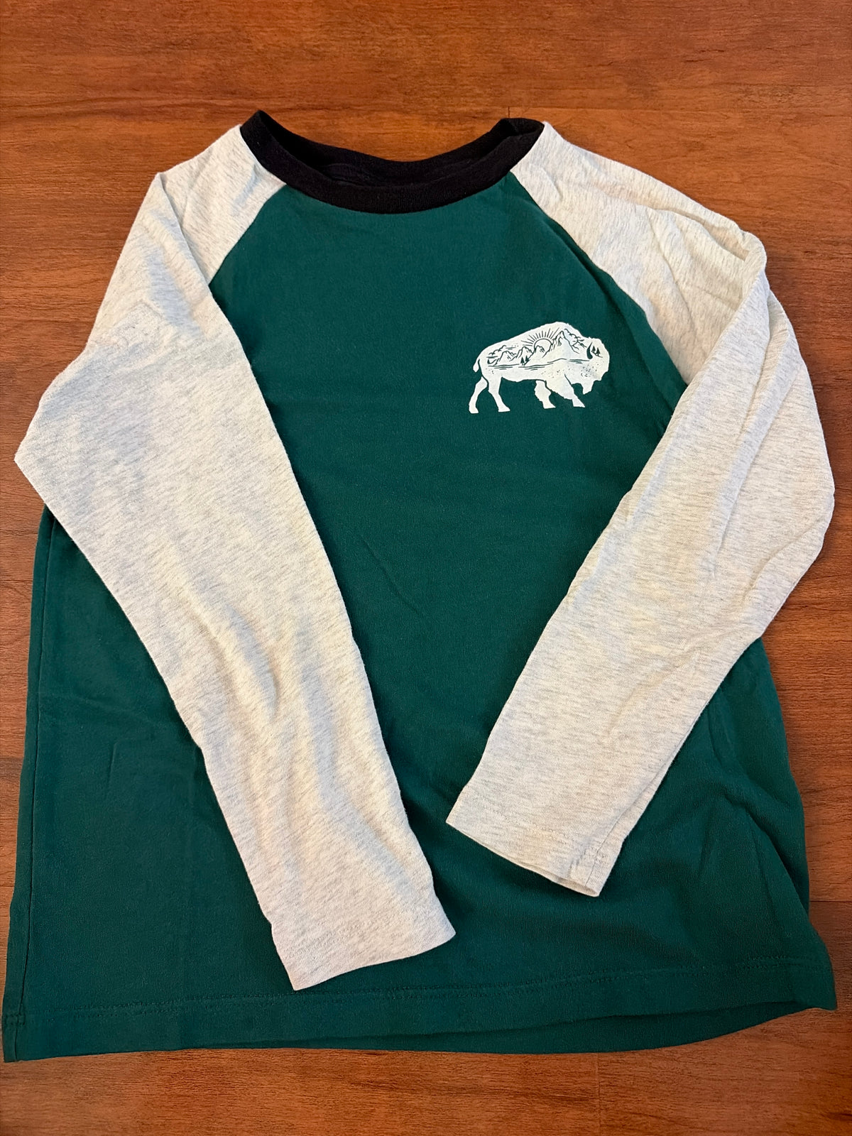 Old Navy gray & Green, long sleeve shirt - size Youth - 8 (M)
