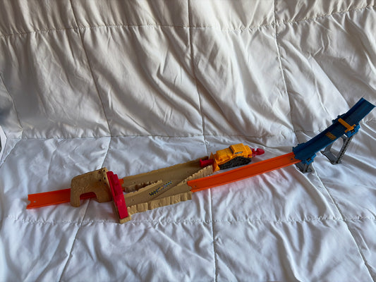 Small Hot Wheels track No car