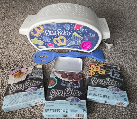 Easy Bake Oven with 3 Mixes