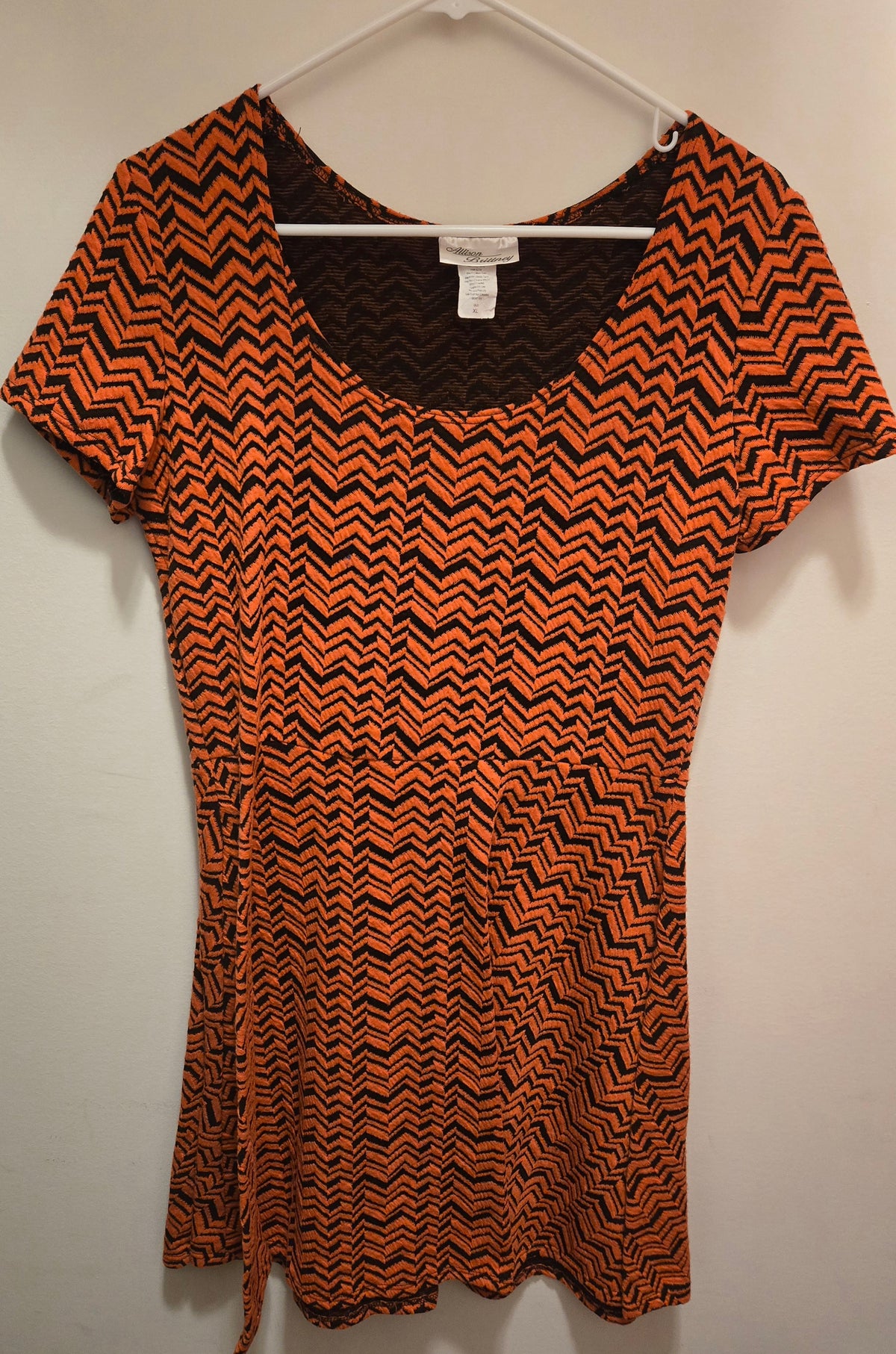 Baby Sleeve, Knee Length Coral and Black Chevron - size Women - XL (16/18)