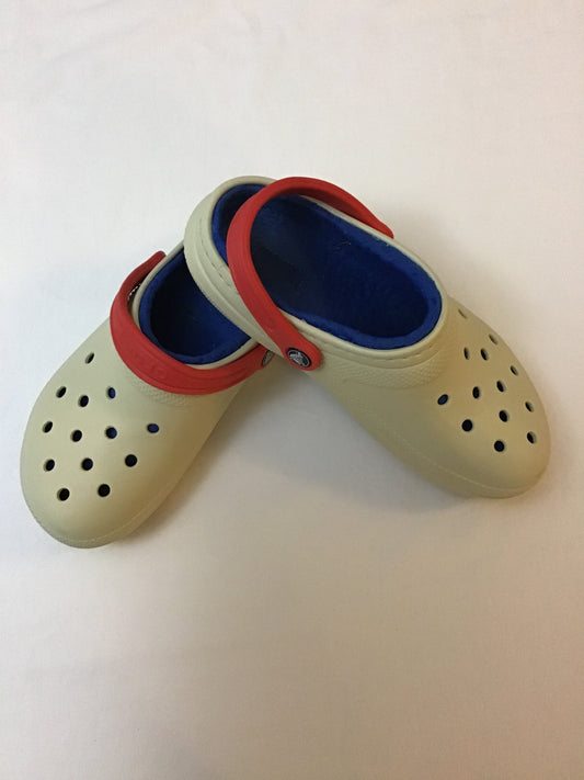 M-6, W-8 white winter Crocs with blue liners - size Shoes - Adult 6