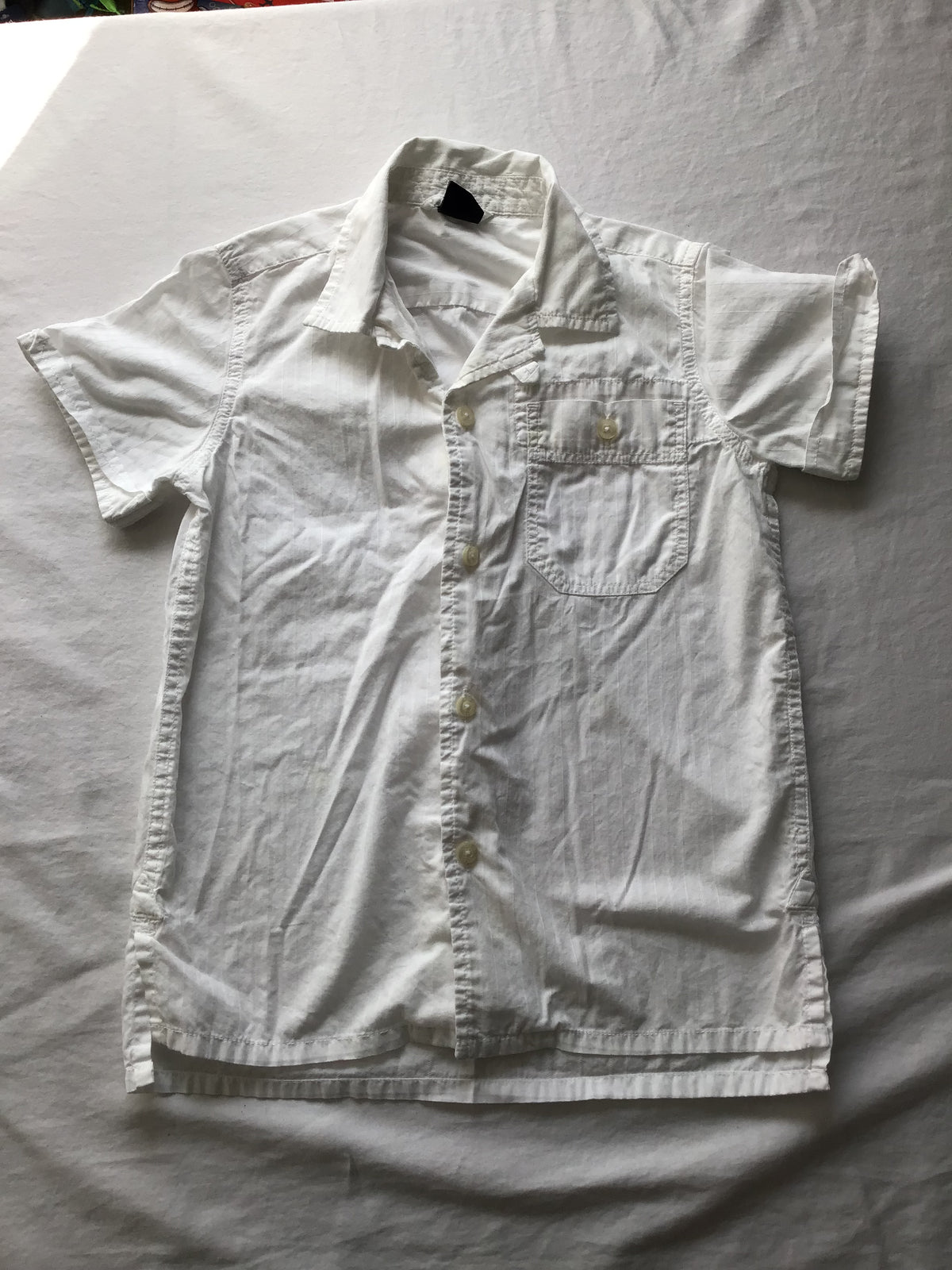 Gap kids white buttons Shirt 100 % cotton - size Youth - 5 (XS)