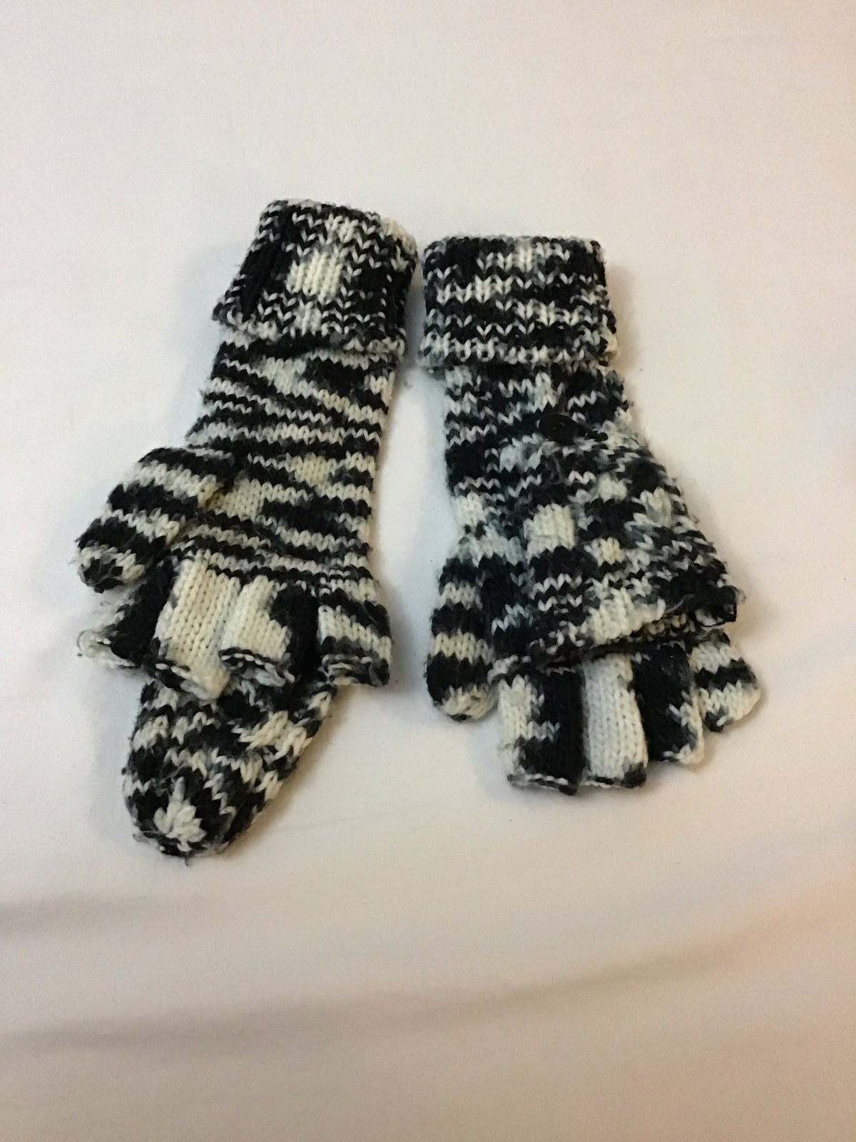 Girls knit gloves Black and white