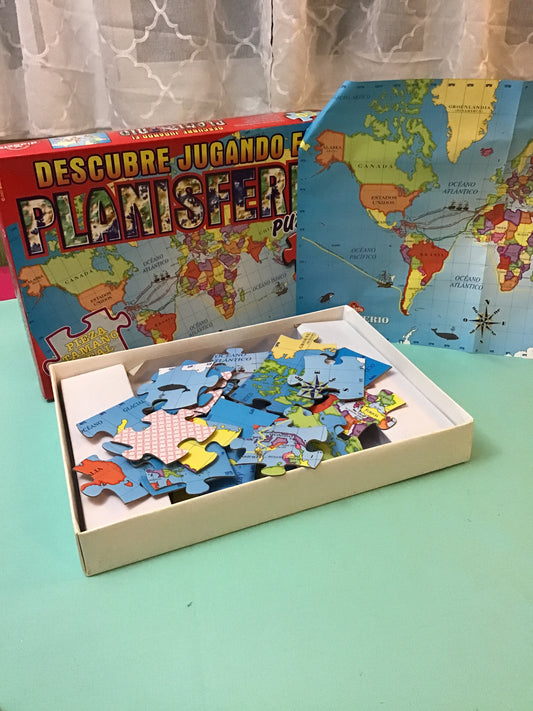 50 big puzzles world map Like new
