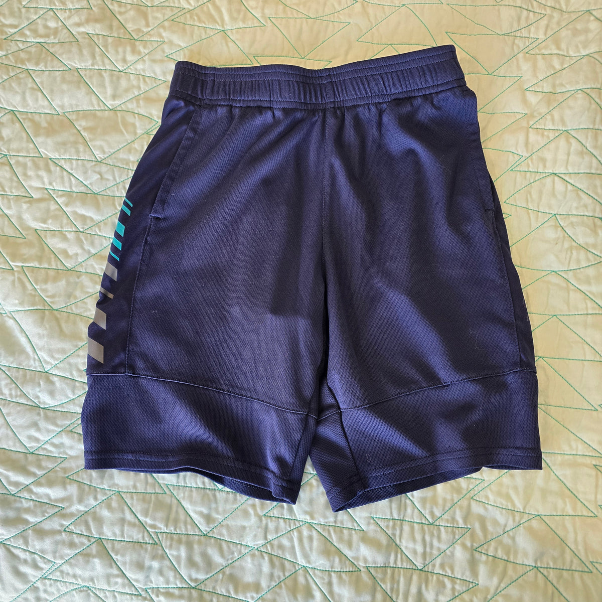 navy short, sz lg 10/12 Russell