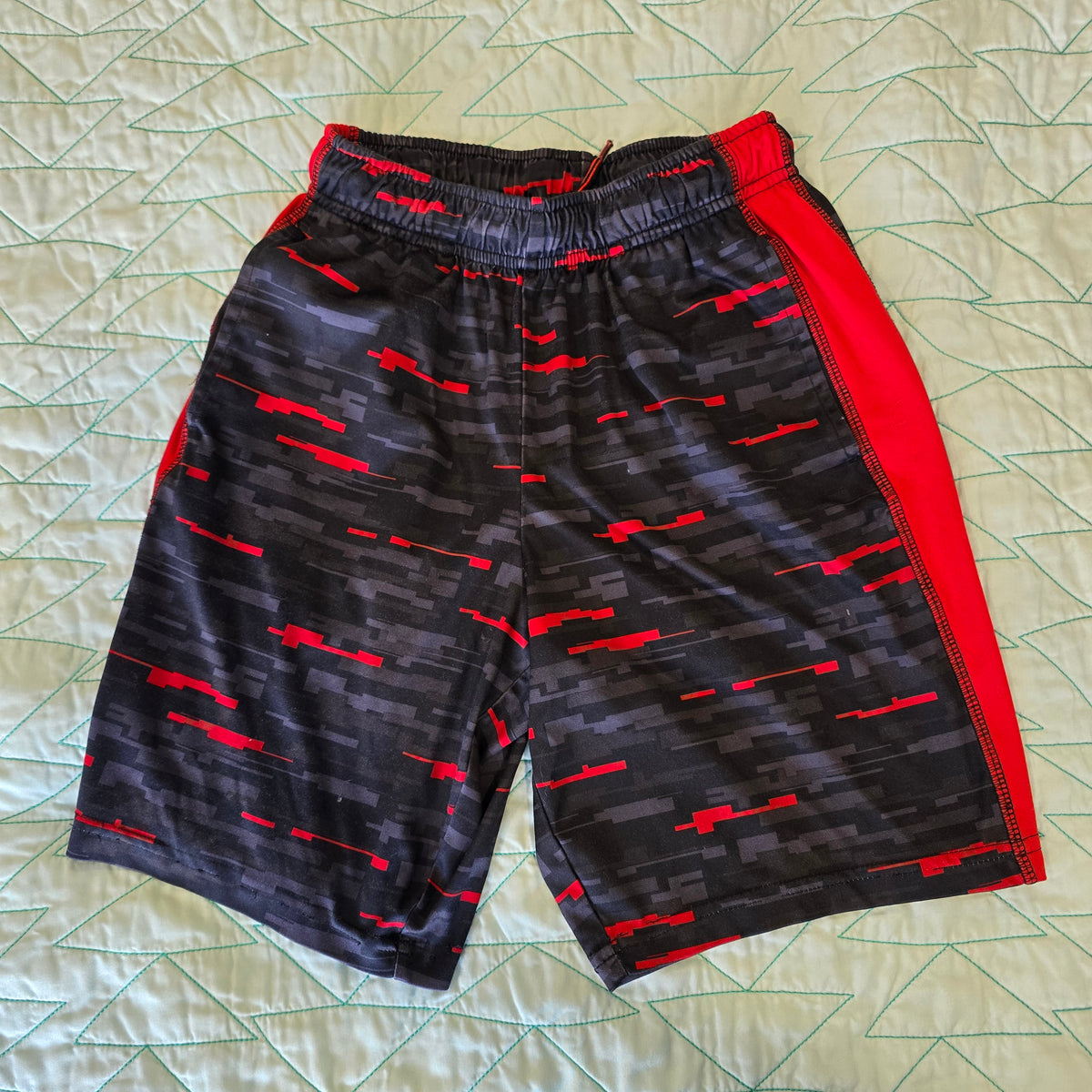 black/red short, sz smal - size Youth - 6 (S)