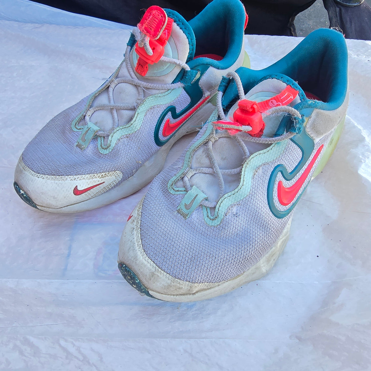 Nike gym shoes, 1Y - size Shoes - Kids 1