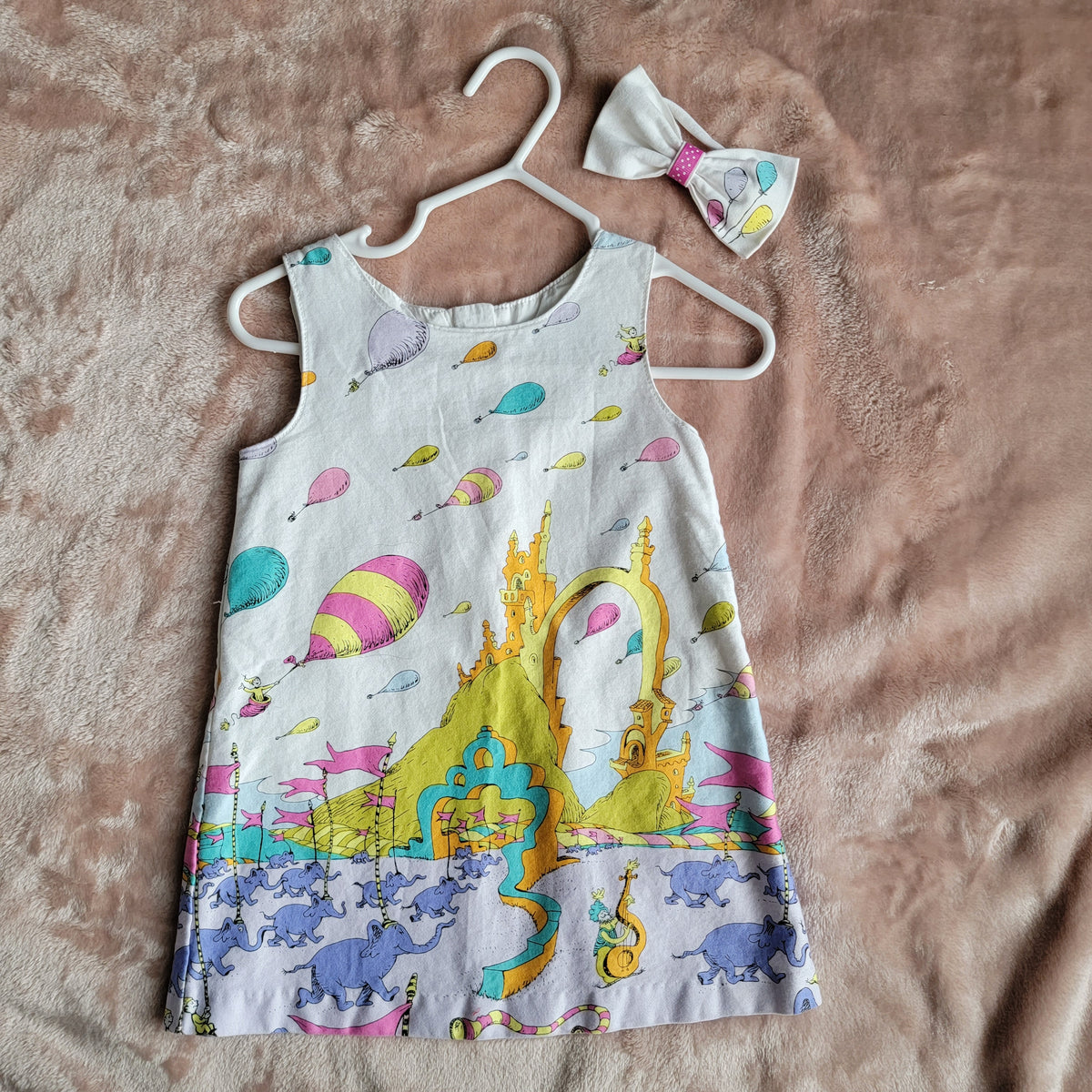 Dr. Suess dress with bow GUC - size Month - 12-18 / 18M