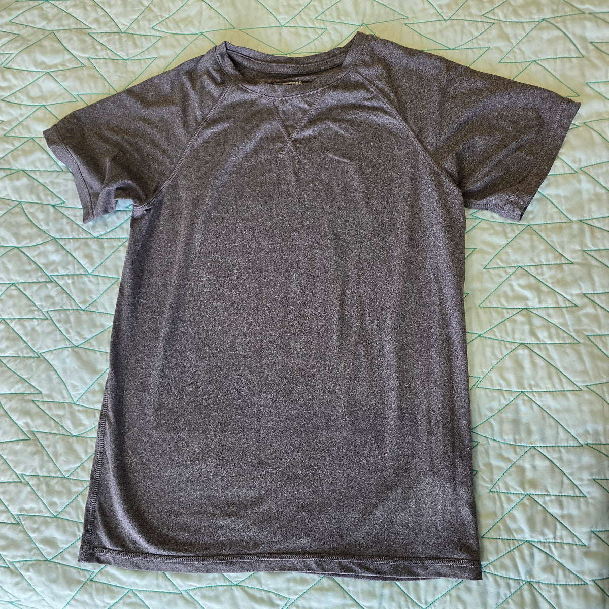 Gray active tee, sz MED 10/12 - size Youth - 8 (M)