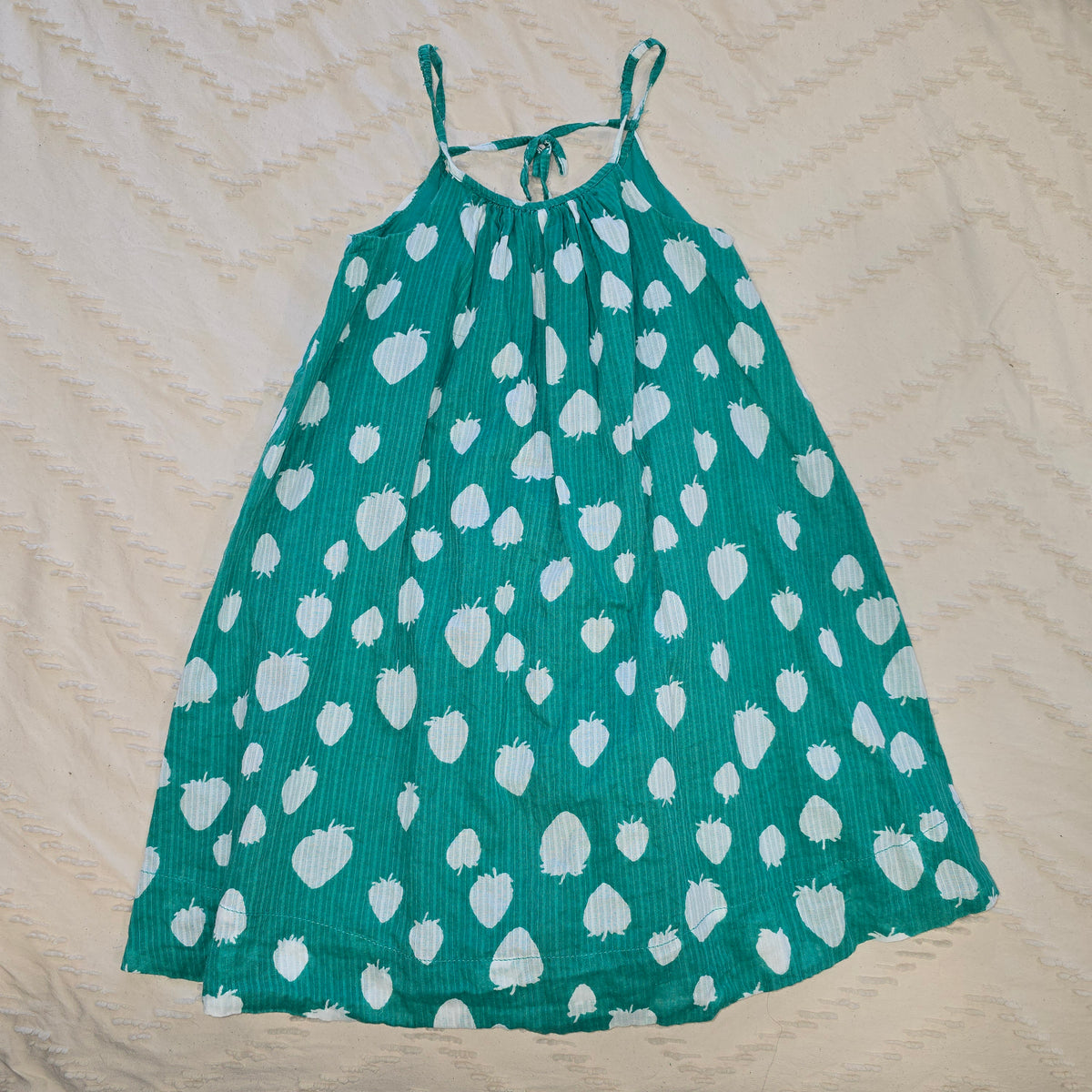 babygap green strawberry dress, sz 5, GUC - size Youth - 5 (XS)