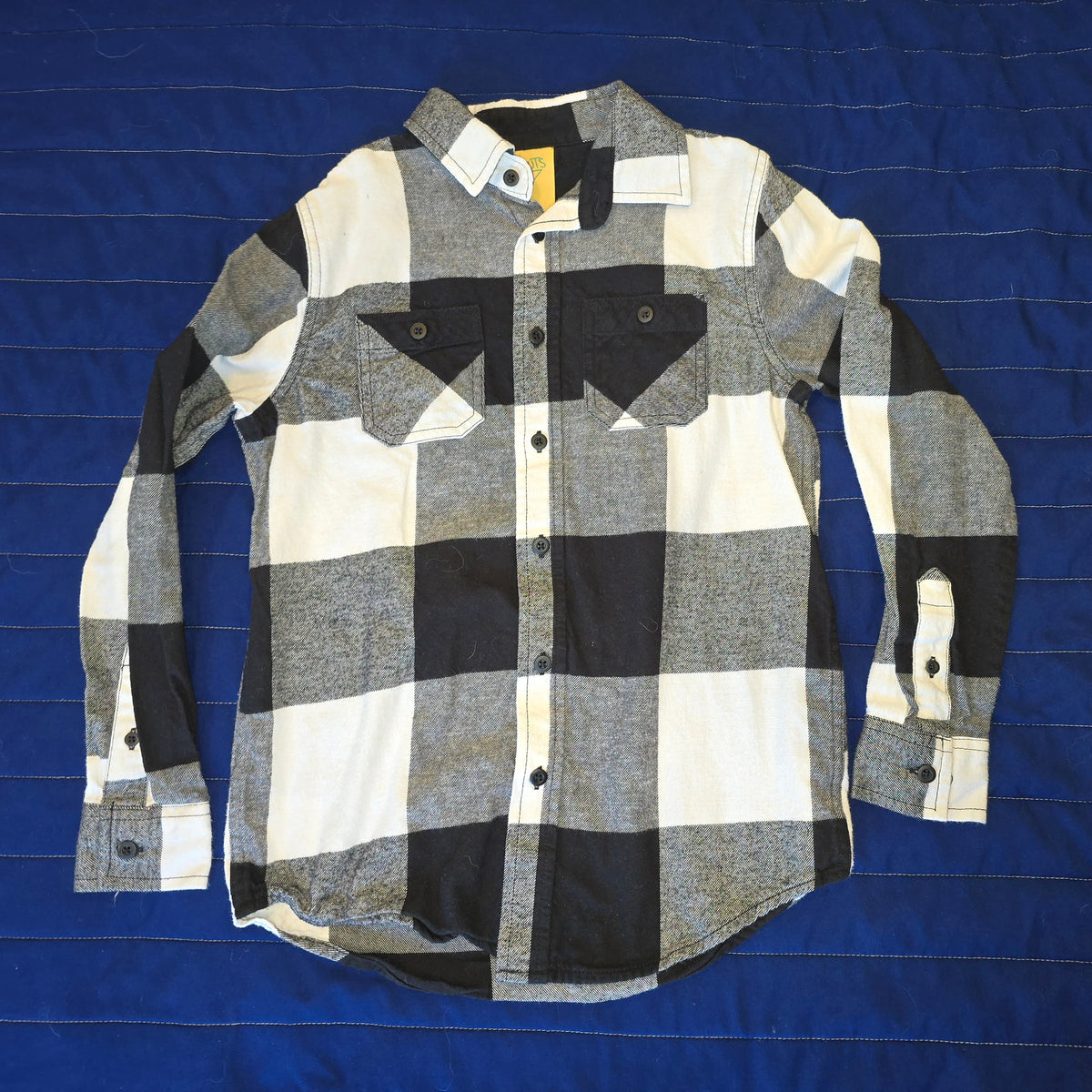 black/white flannel, sz medium, 10/12 - size Youth - 8 (M)