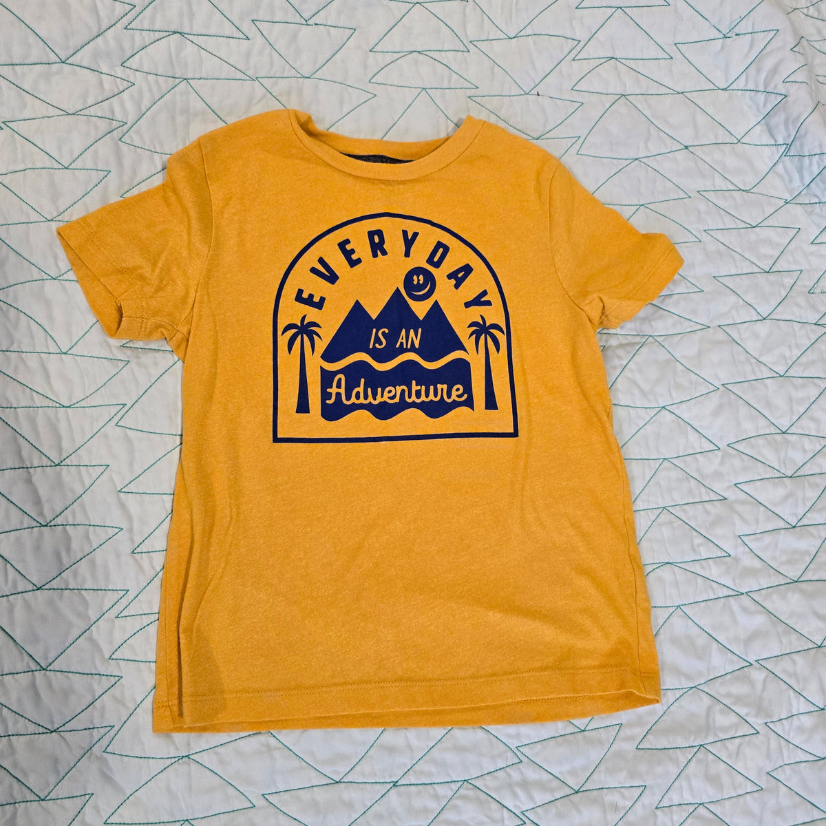 Everyday Adventure tee, Old Navy 6/7 - size Youth - 6 (S)